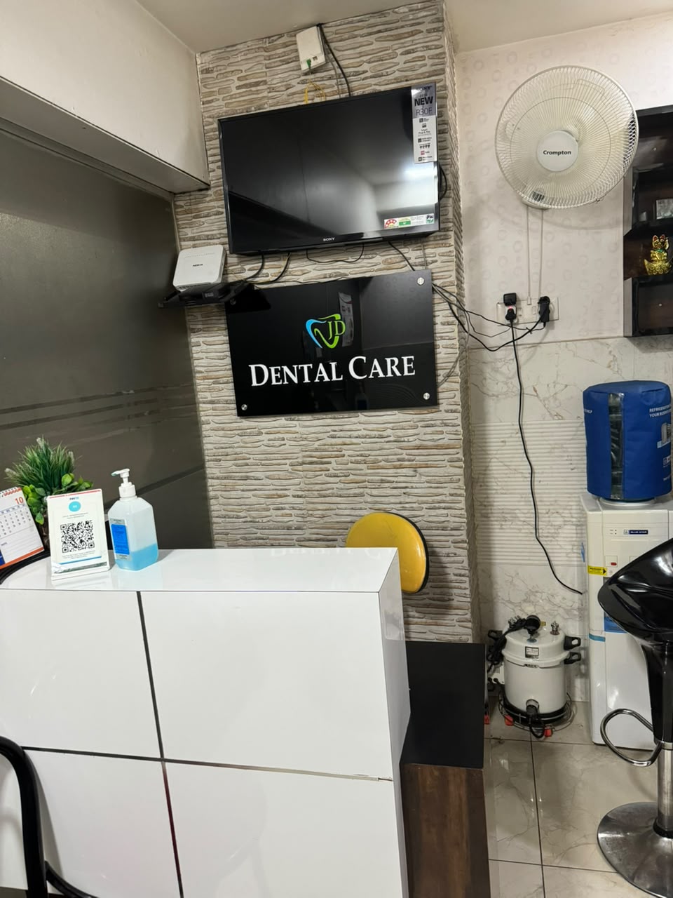 Modern dental chair operatory room with clean lighting in Greater Noida